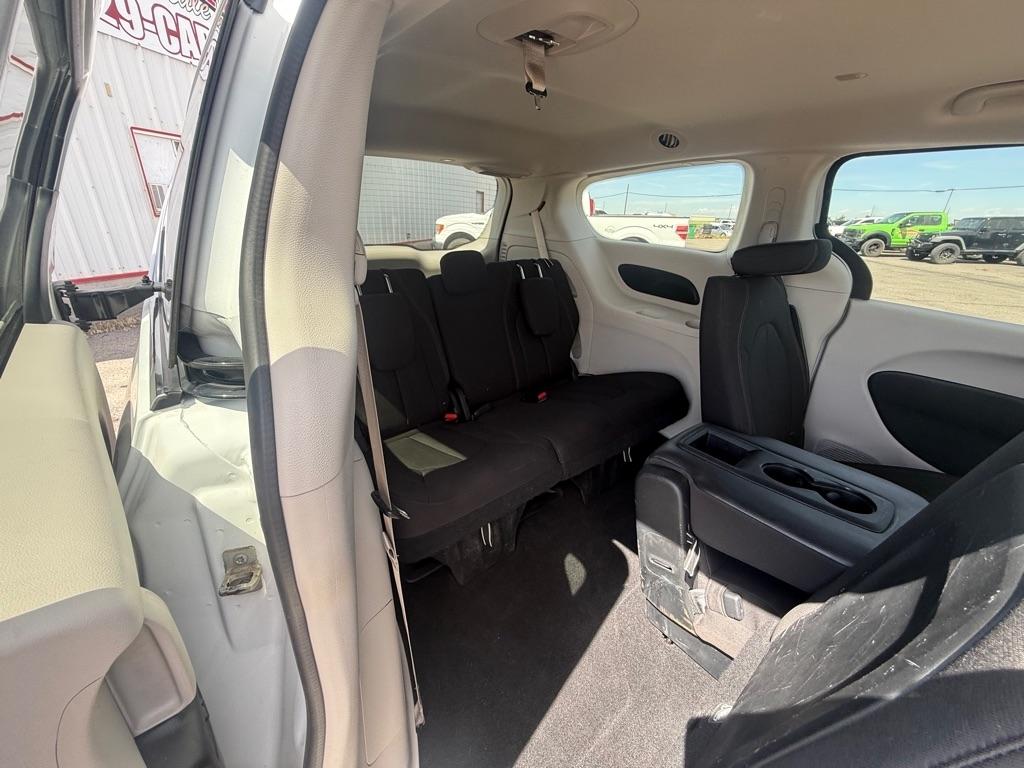 Chrysler Pacifica LX 2018