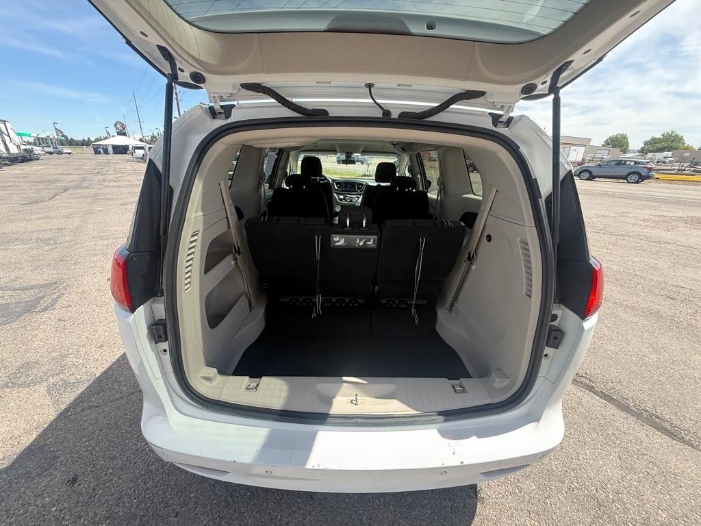 Chrysler Pacifica LX 2018