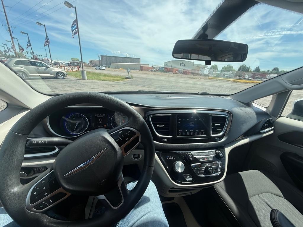 Chrysler Pacifica LX 2018