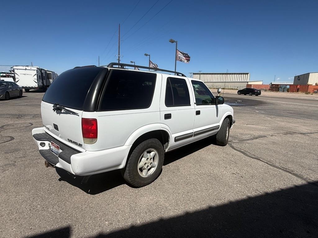 Chevrolet Blazer LS 4-Door 4WD 2000