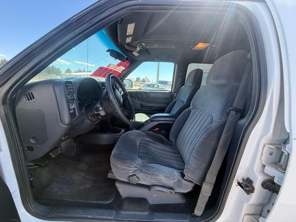 Chevrolet Blazer LS 4-Door 4WD 2000