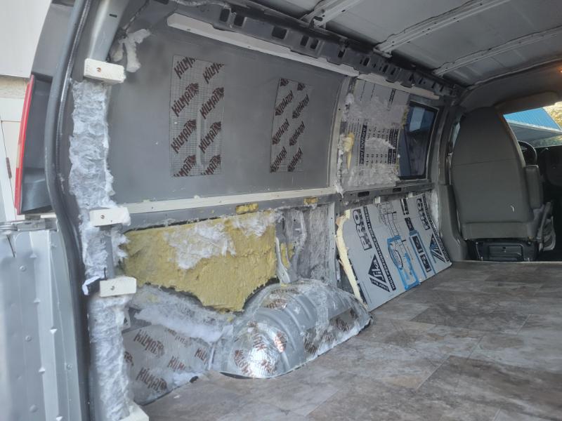 Chevrolet Express 1500 AWD Cargo 2011 Chevrolet Express 1500 AWD Cargo 2011