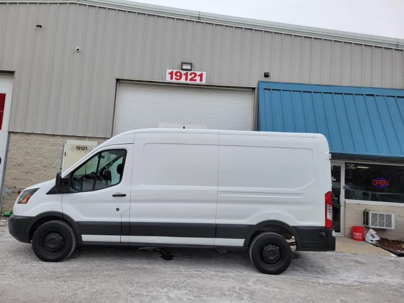 Ford Transit 250 Van Med. Roof w/Sliding Pass. 148-in. WB 2015