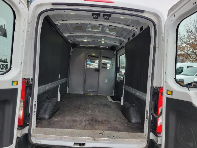 Ford Transit 250 Van Med. Roof w/Sliding Pass. 148-in. WB 2015
