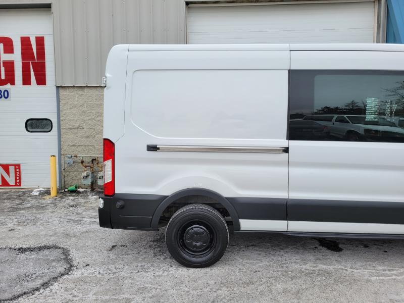 Ford Transit 250 Van Med. Roof w/Sliding Pass. 148-in. WB 2015