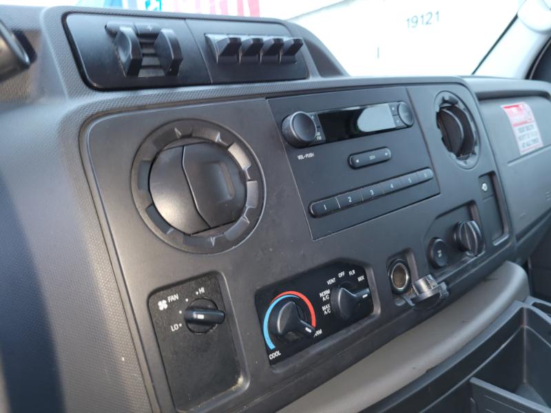 Ford Econoline E-350 Super Duty 2014