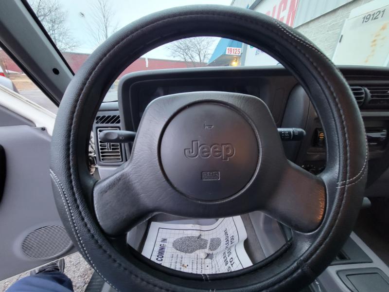 Jeep Cherokee SE 4-Door 4WD 1998