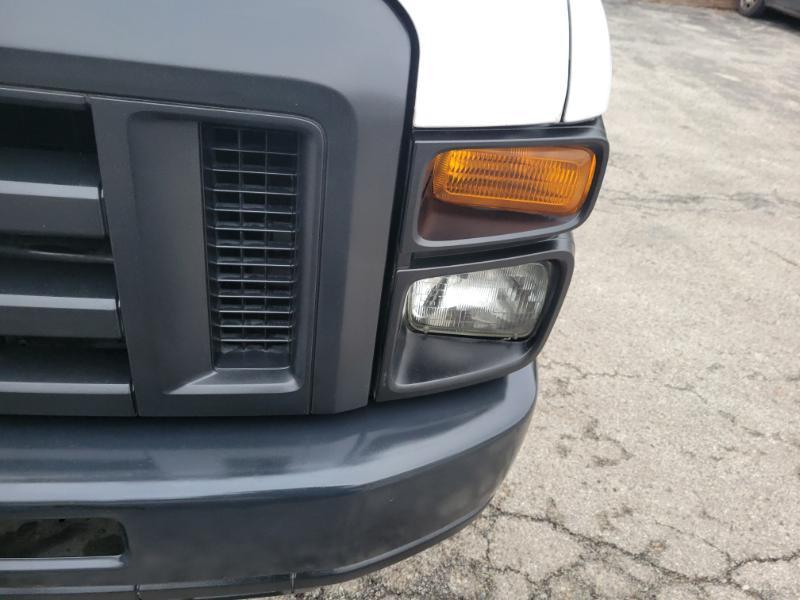 Ford Econoline E-350 Super Duty 2014