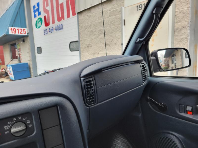 Chevrolet Astro Cargo Van 2WD 2005