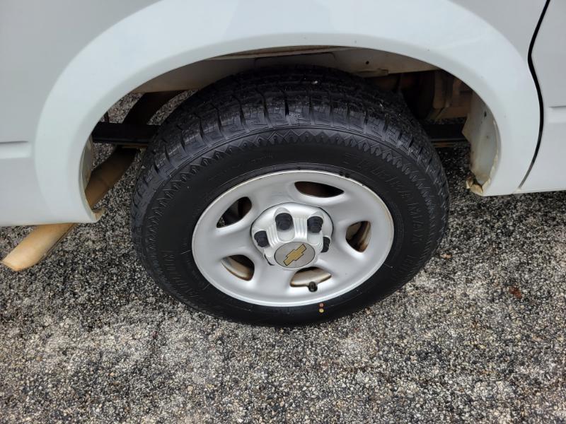 Chevrolet Astro Cargo Van 2WD 2005