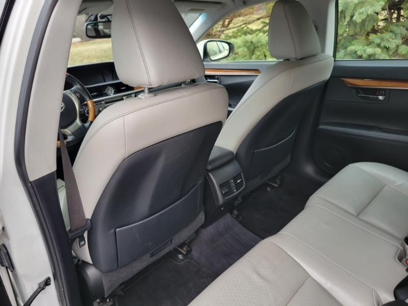 Lexus ES 300h Sedan 2015