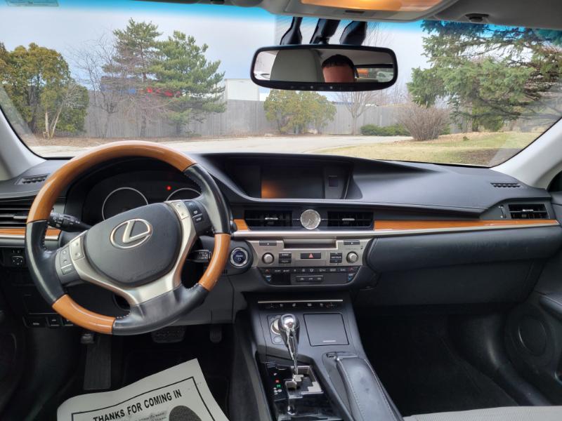 Lexus ES 300h Sedan 2015