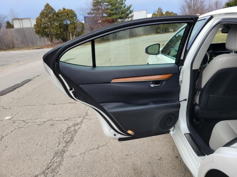 Lexus ES 300h Sedan 2015