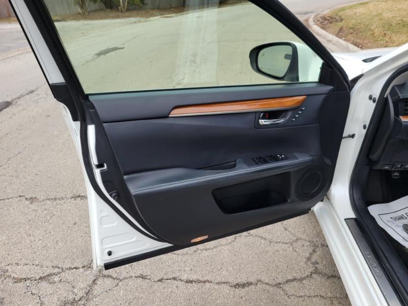 Lexus ES 300h Sedan 2015