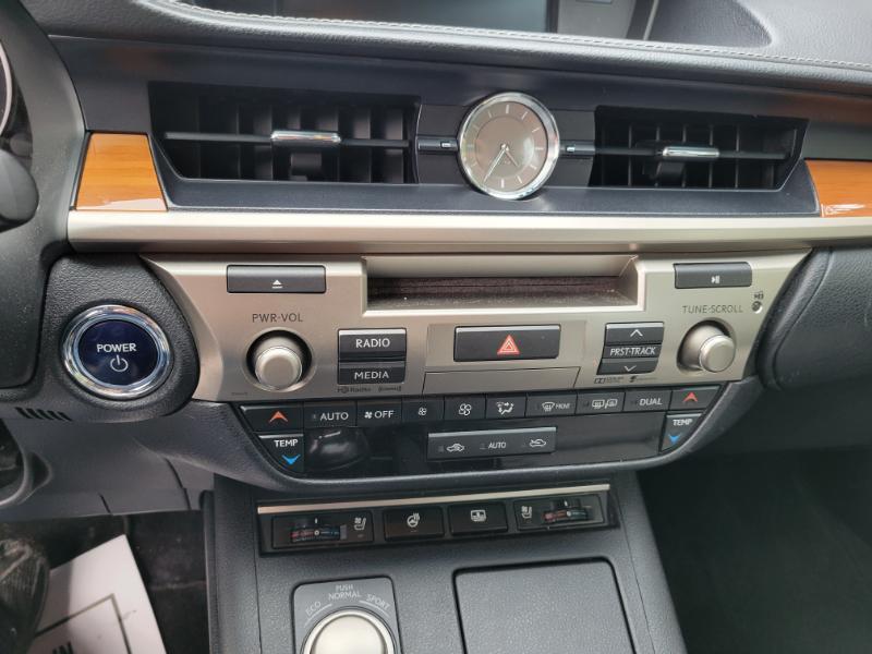 Lexus ES 300h Sedan 2015