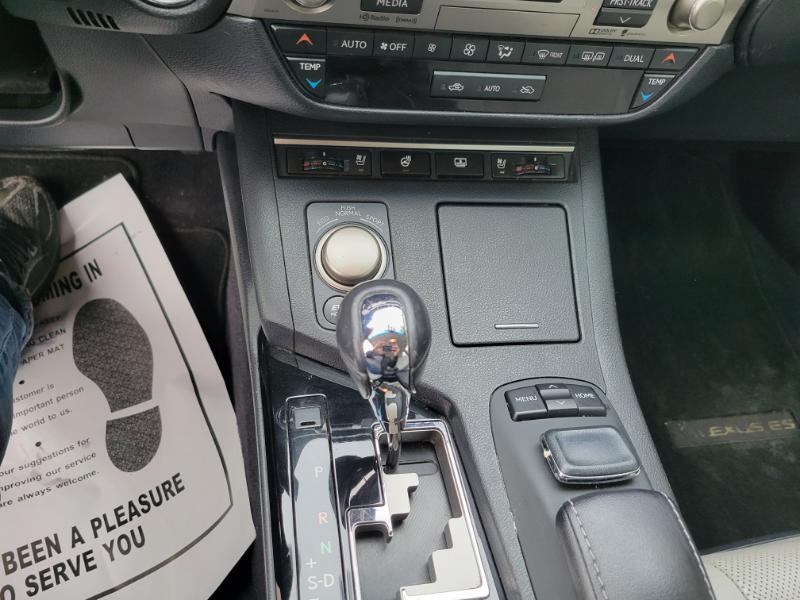 Lexus ES 300h Sedan 2015