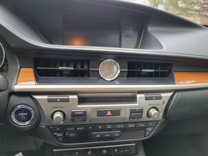 Lexus ES 300h Sedan 2015