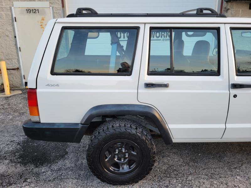Jeep Cherokee SE 4-Door 4WD 2000