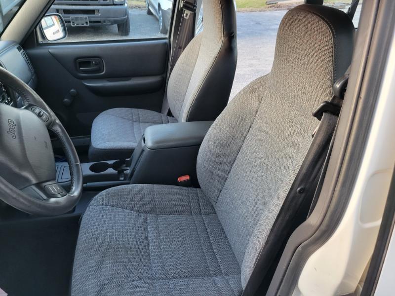 Jeep Cherokee SE 4-Door 4WD 2000