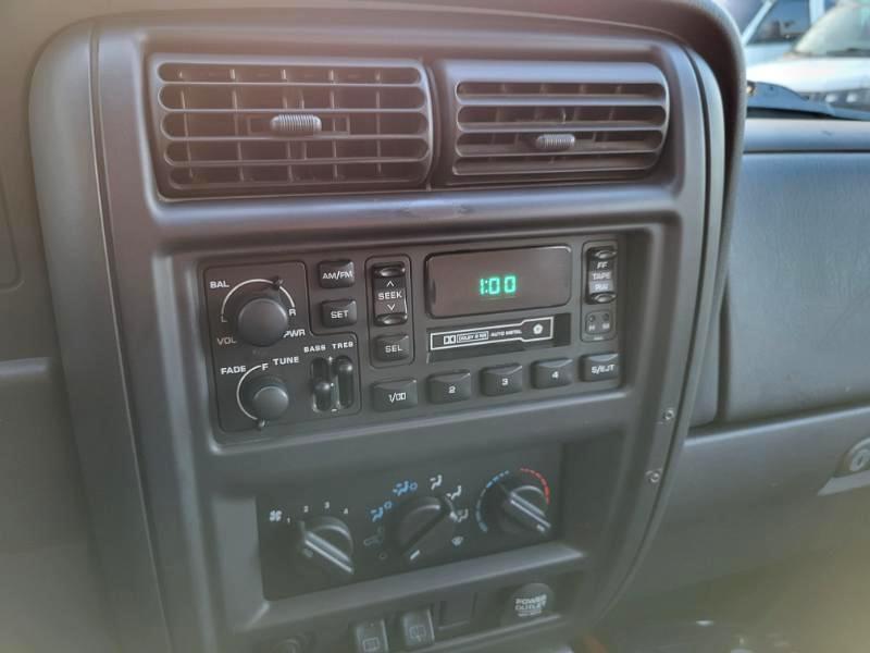 Jeep Cherokee SE 4-Door 4WD 2000