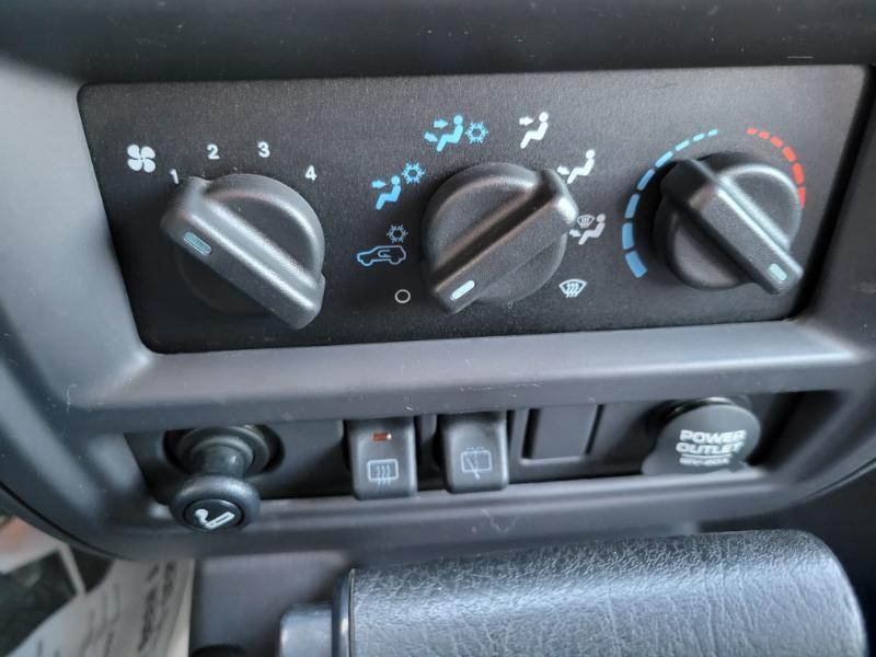 Jeep Cherokee SE 4-Door 4WD 2000