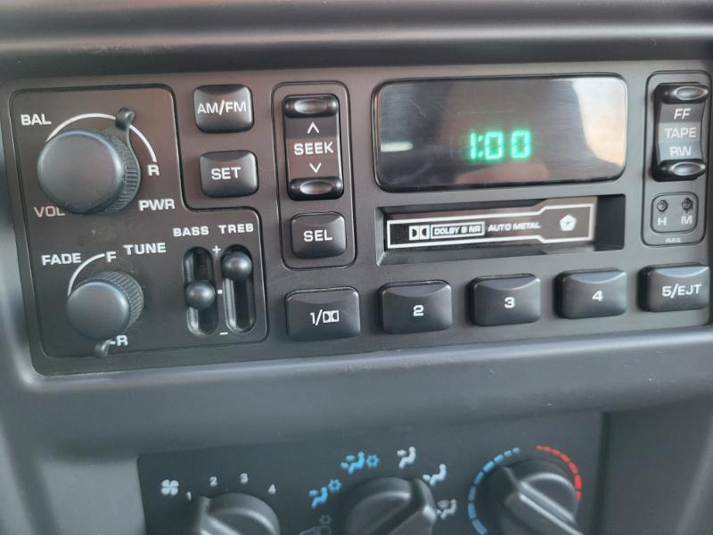 Jeep Cherokee SE 4-Door 4WD 2000