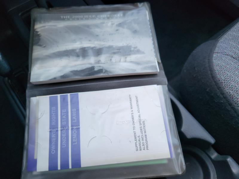 Jeep Cherokee SE 4-Door 4WD 2000