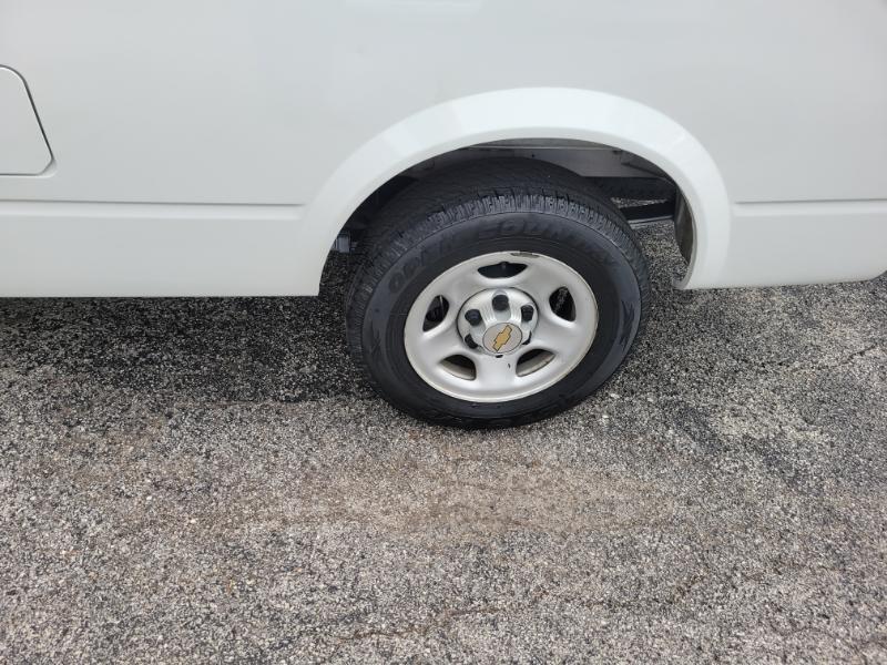 Chevrolet Astro Cargo Van 2WD 2005