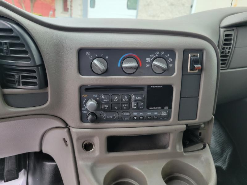 Chevrolet Astro Cargo Van 2WD 2005