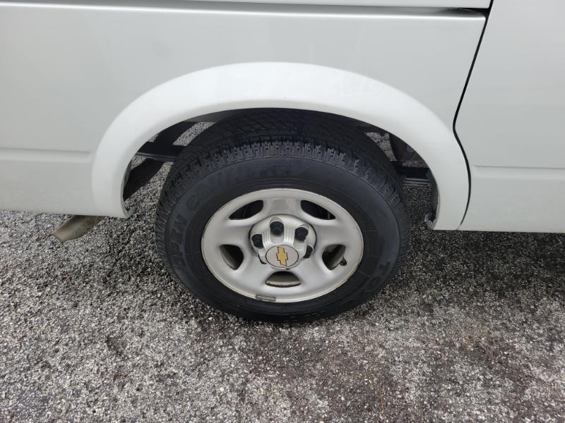 Chevrolet Astro Cargo Van 2WD 2005