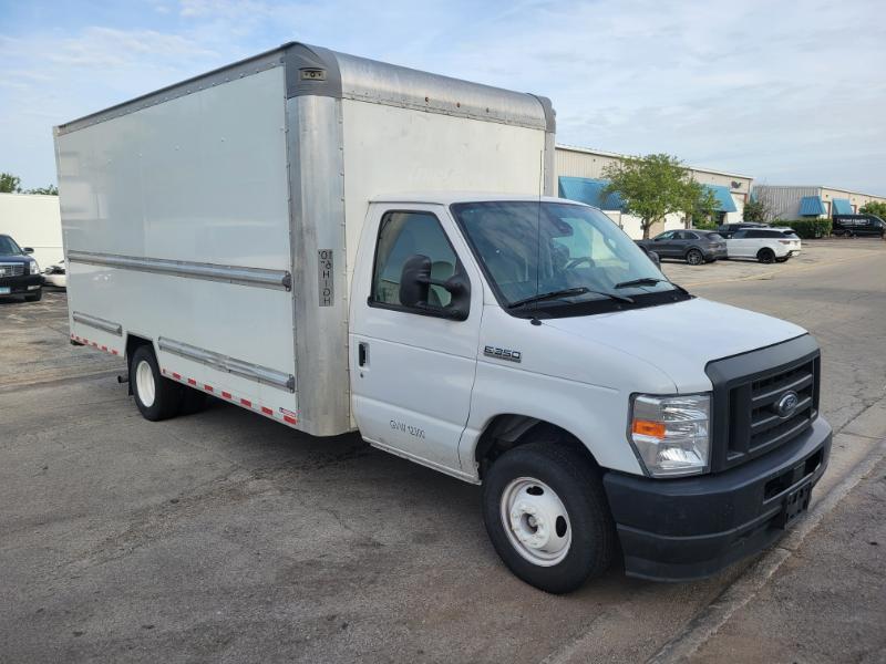 Ford Econoline E-350 Super Duty 2022