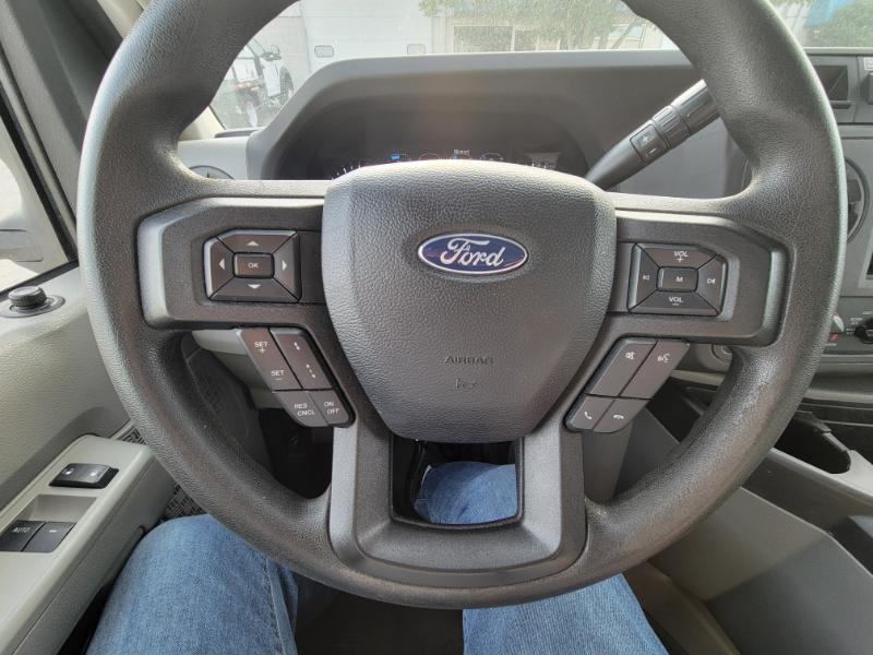 Ford Econoline E-350 Super Duty 2022
