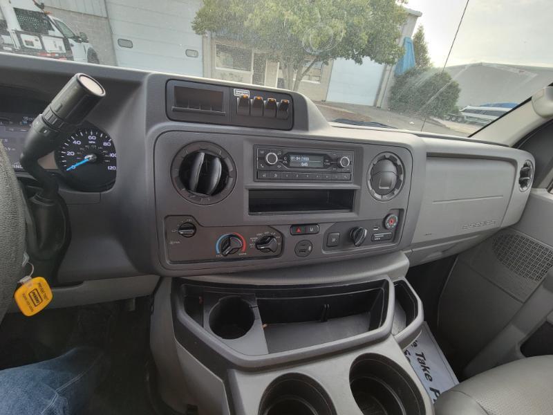 Ford Econoline E-350 Super Duty 2022