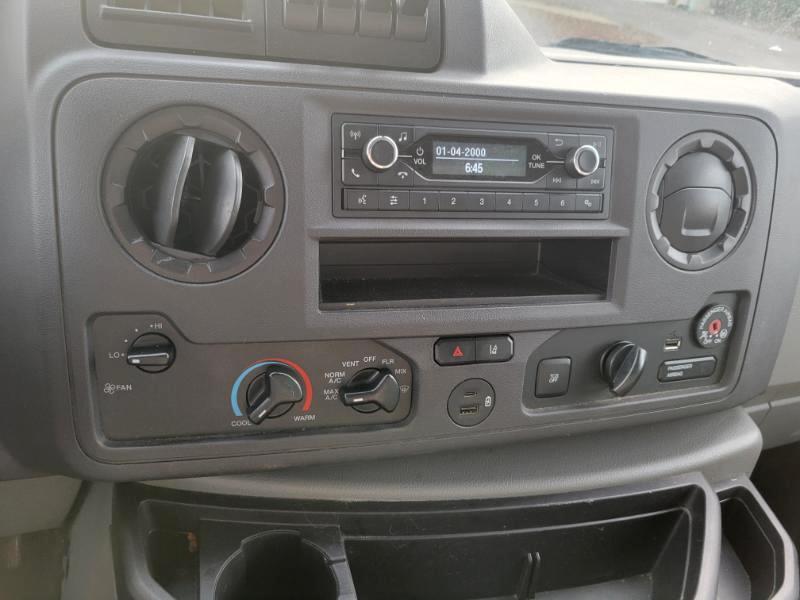 Ford Econoline E-350 Super Duty 2022