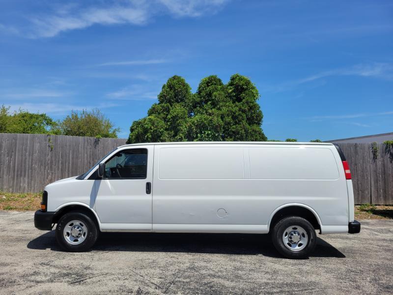 Chevrolet Express 3500 Cargo Extended 2011
