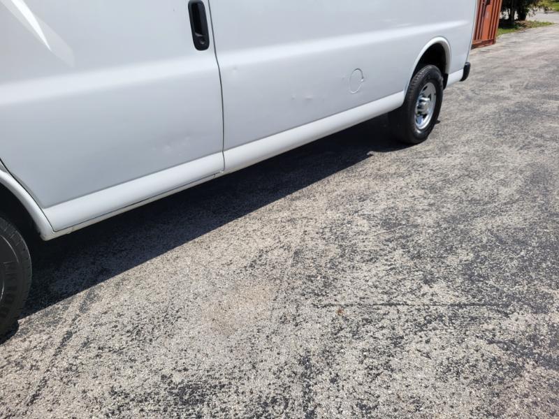 Chevrolet Express 3500 Cargo Extended 2011