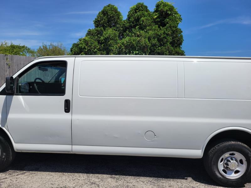 Chevrolet Express 3500 Cargo Extended 2011