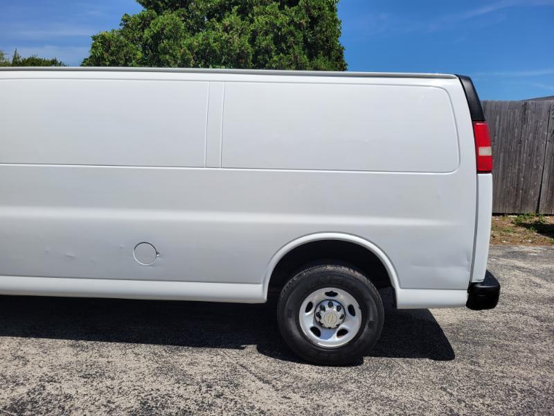 Chevrolet Express 3500 Cargo Extended 2011