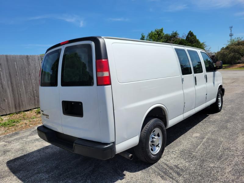Chevrolet Express 3500 Cargo Extended 2011