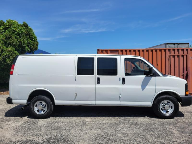 Chevrolet Express 3500 Cargo Extended 2011