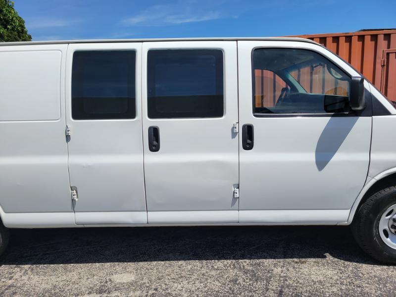 Chevrolet Express 3500 Cargo Extended 2011