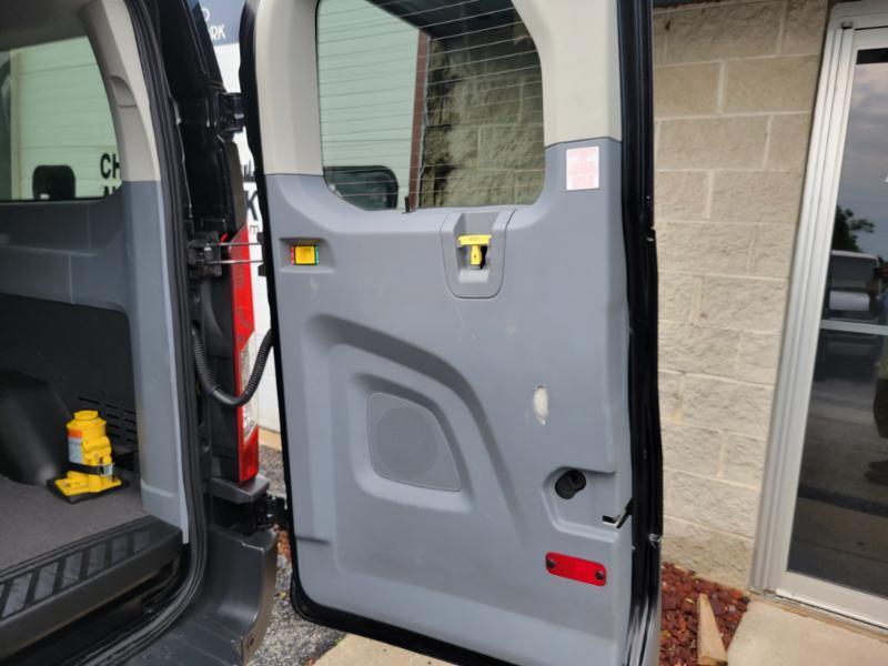 Ford Transit 150 Wagon Low Roof XLT 60/40 Pass. 130-in. WB 2018