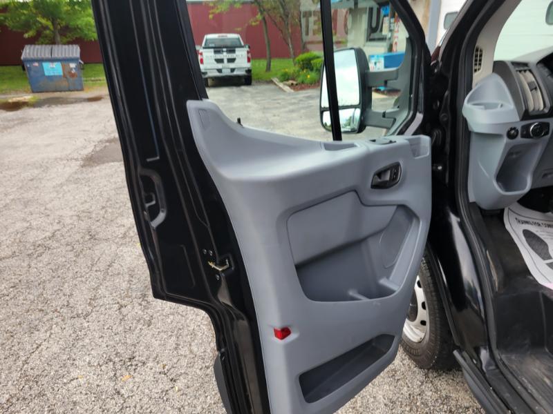 Ford Transit 150 Wagon Low Roof XLT 60/40 Pass. 130-in. WB 2018