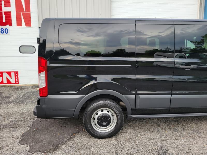 Ford Transit 150 Wagon Low Roof XLT 60/40 Pass. 130-in. WB 2018