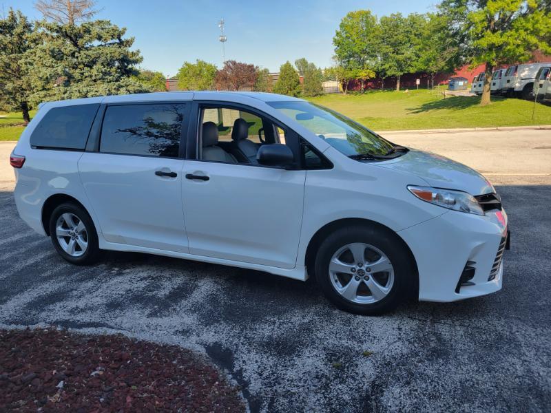 Toyota Sienna LE 7-Passenger Mobility 2020