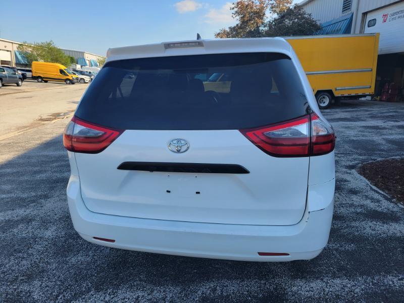 Toyota Sienna LE 7-Passenger Mobility 2020