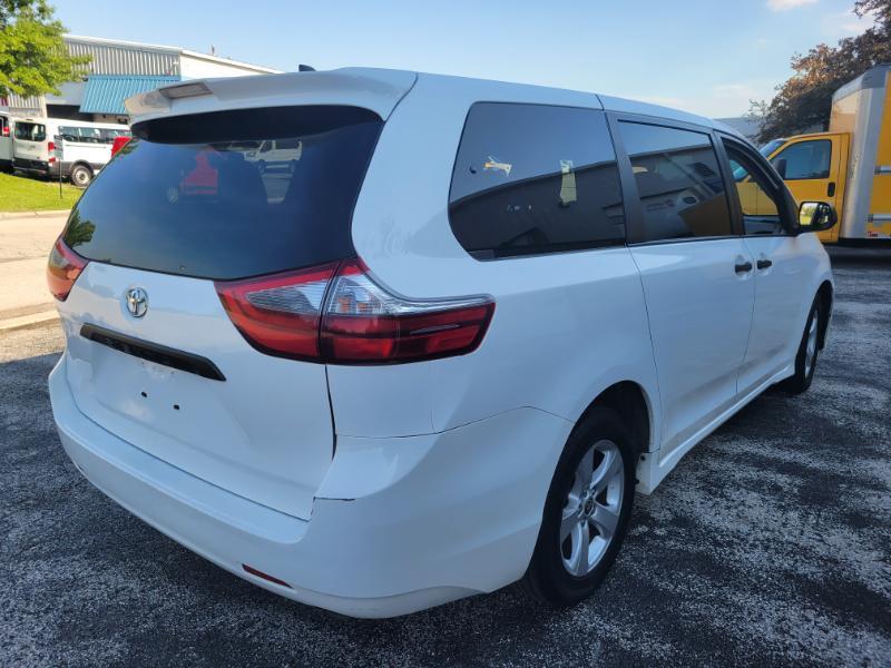 Toyota Sienna LE 7-Passenger Mobility 2020