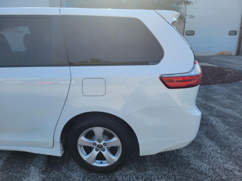 Toyota Sienna LE 7-Passenger Mobility 2020