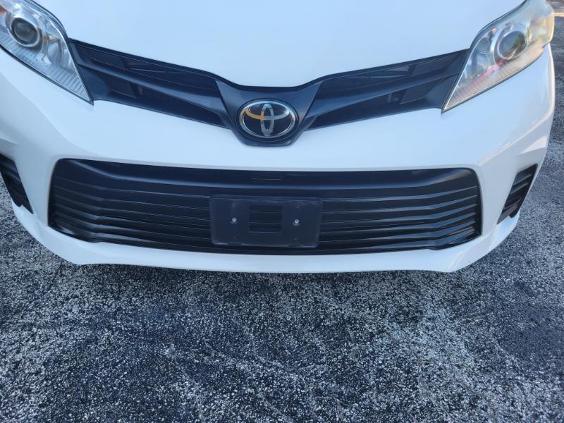 Toyota Sienna LE 7-Passenger Mobility 2020