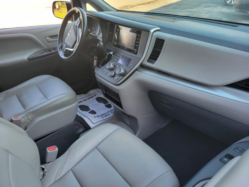 Toyota Sienna LE 7-Passenger Mobility 2020